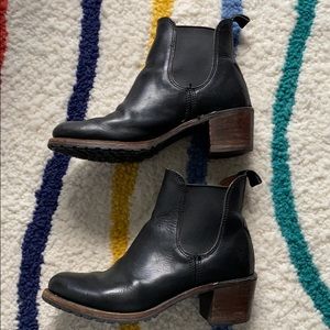 Frye Sabrina Chelsea Boot